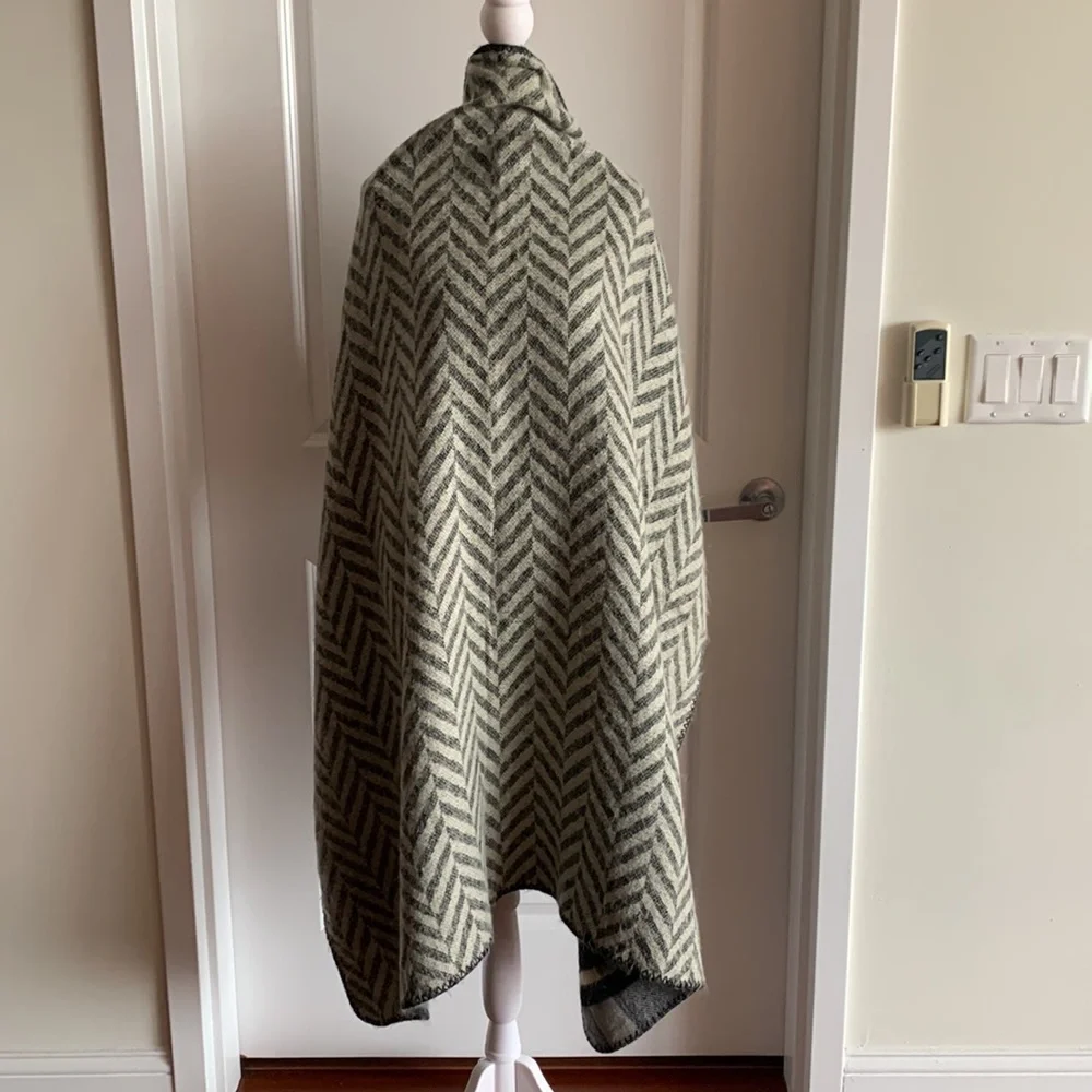 BCBG MaxAzria Stripes Herringbone Warm Cozy Reversible Throw Coastal Minimalist